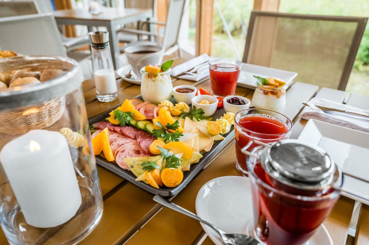 Frühstück am Naturhafen Krummin.
