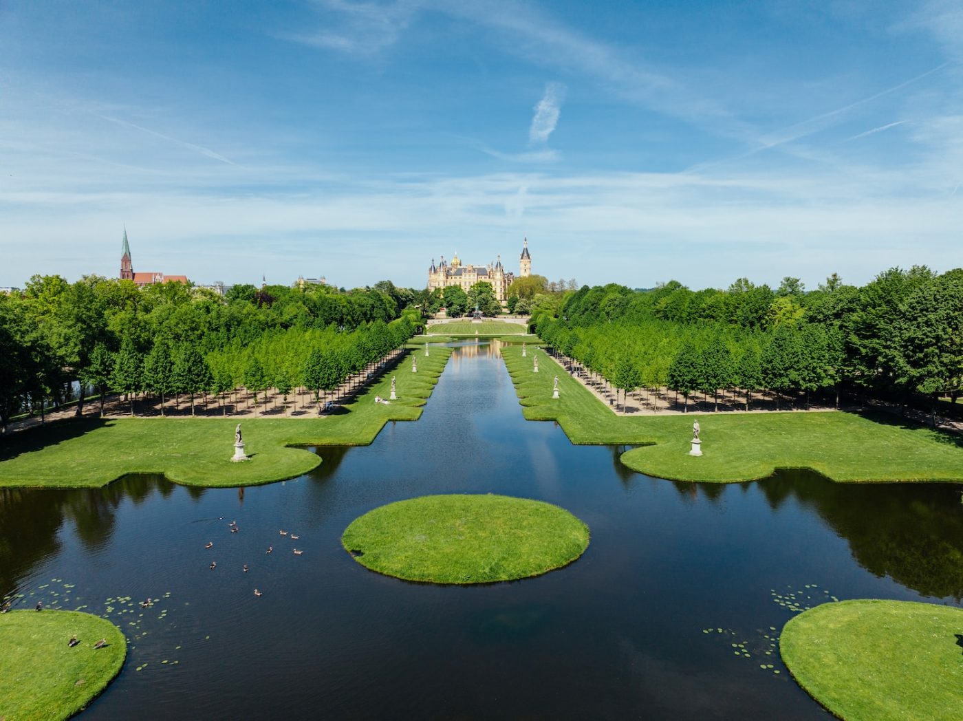 Traumhaft schön ist der Barockgarten des Schloss Schwerin.
